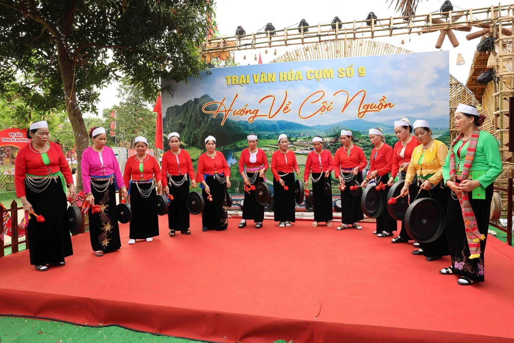 Tưng bừng các hoạt động lễ hội, trải nghiệm đặc sắc trên cả nước trong kỳ nghỉ lễ - Ảnh 1.