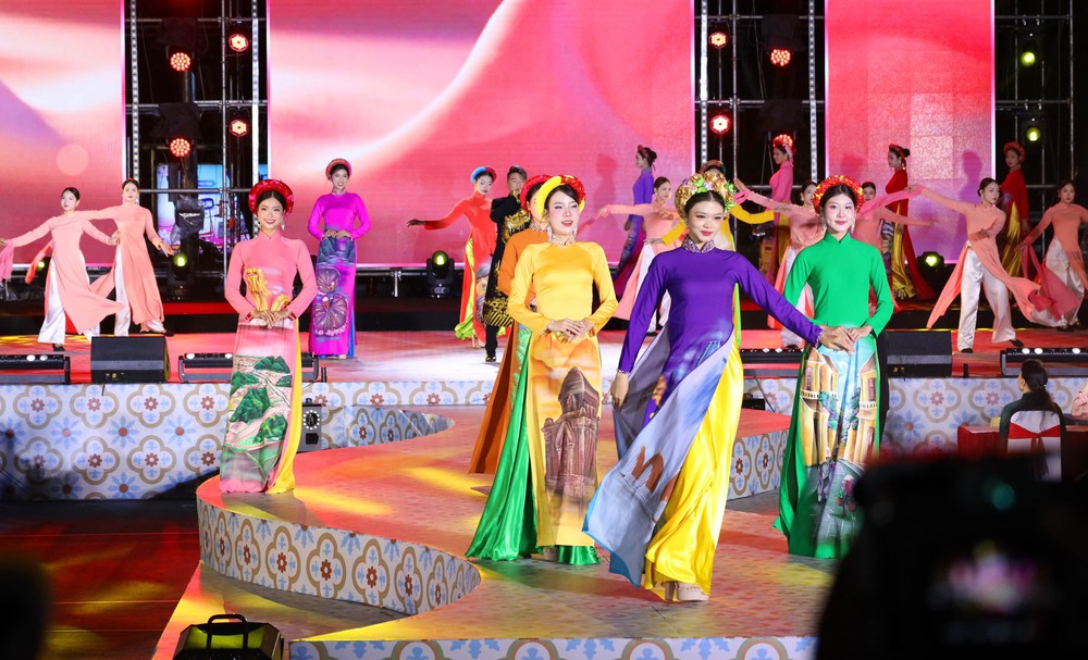 Tưng bừng các hoạt động lễ hội, trải nghiệm đặc sắc trên cả nước trong kỳ nghỉ lễ - Ảnh 8.