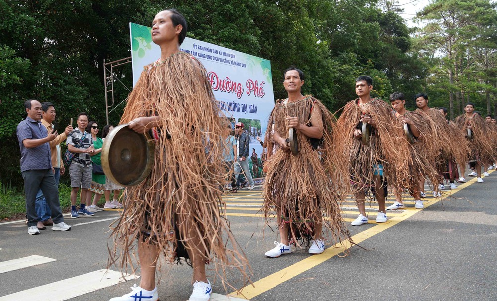 Tưng bừng các hoạt động lễ hội, trải nghiệm đặc sắc trên cả nước trong kỳ nghỉ lễ - Ảnh 9.