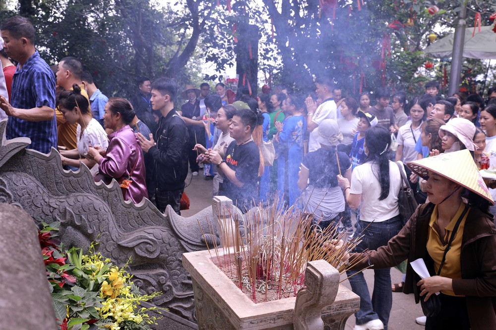 Phú Thọ: Biển người dâng hương Giỗ Tổ Hùng Vương - Ảnh 3.