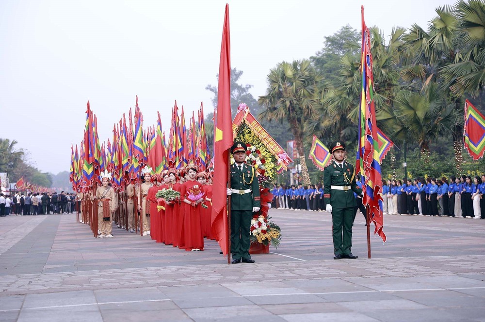  “Dù ai đi ngược về xuôi/ Nhớ ngày Giỗ Tổ mùng Mười tháng Ba - Ảnh 1.