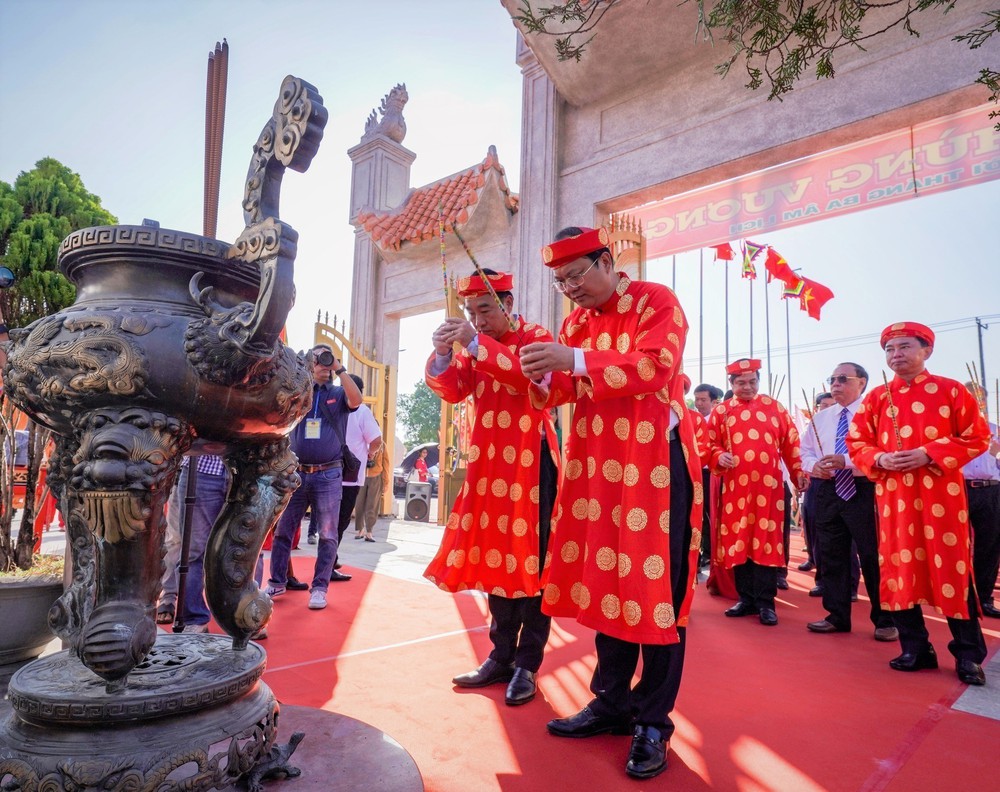 Từ mọi miền Tổ quốc, con cháu Lạc Hồng hướng về nguồn cội - Ảnh 1.