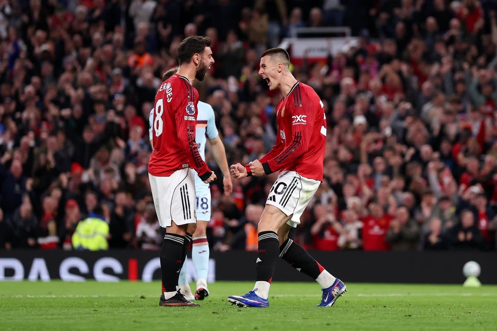 Bruno Fernandes lại tỏa sáng, MU tiến gần vé dự Champions League - Ảnh 1.