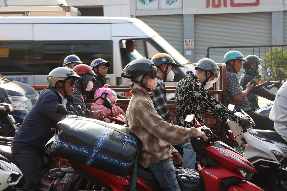 Giao thông các cửa ngõ vào TP. Hồ Chí Minh không ùn tắc kéo dài sau nghỉ lễ Giỗ Tổ - Ảnh 4.