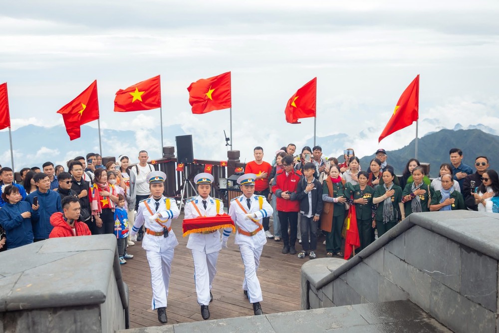 Sa Pa tưng bừng dịp lễ Giỗ Tổ 2026, hàng vạn du khách đổ về check-in bản giao hưởng triệu đoá hồng tại Sun World Fansipan Legend - Ảnh 8.