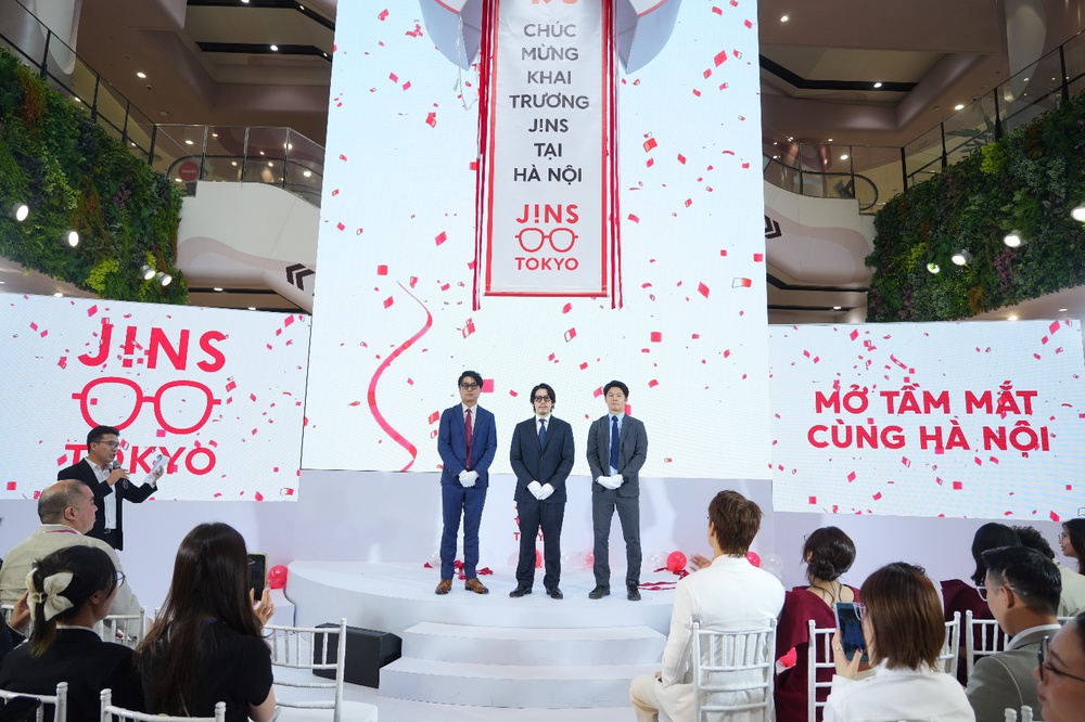 JINS mở cửa hàng đầu tiên tại Hà Nội, tăng tốc chiến lược mở rộng tại Việt Nam - Ảnh 1.