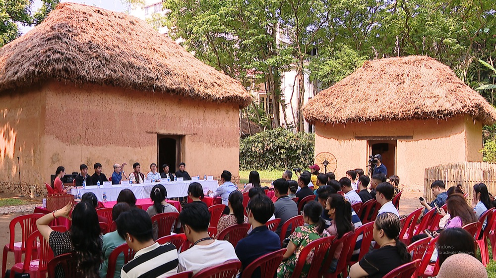 'Giữ hồn' bản sắc nhà Hà Nhì tại Bảo tàng Dân tộc học - Ảnh 1.