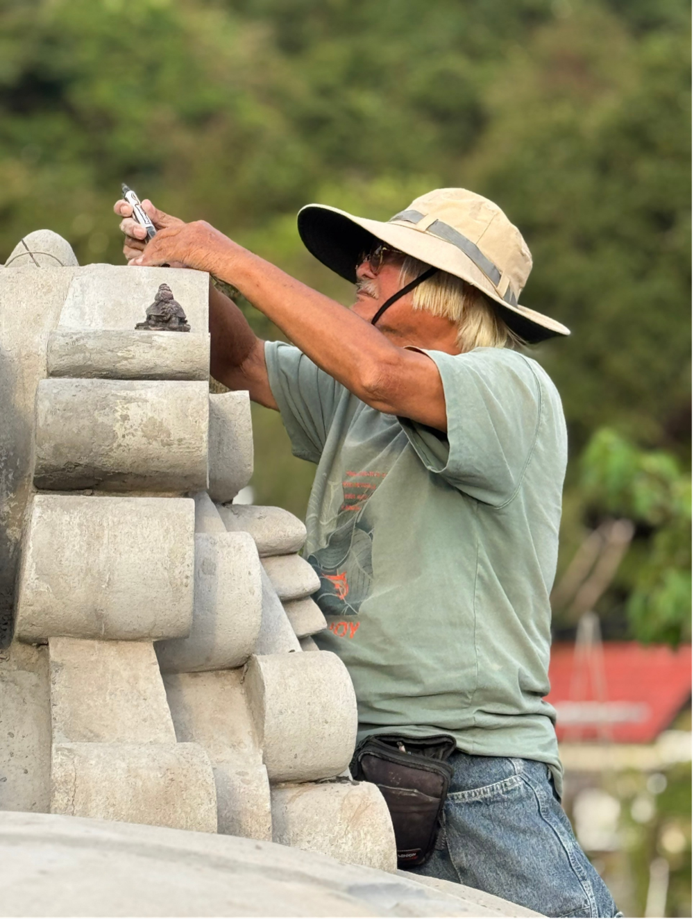 Điêu khắc gia Ngô Xuân Lai với “Vườn X” Côn Đảo - Ảnh 3.