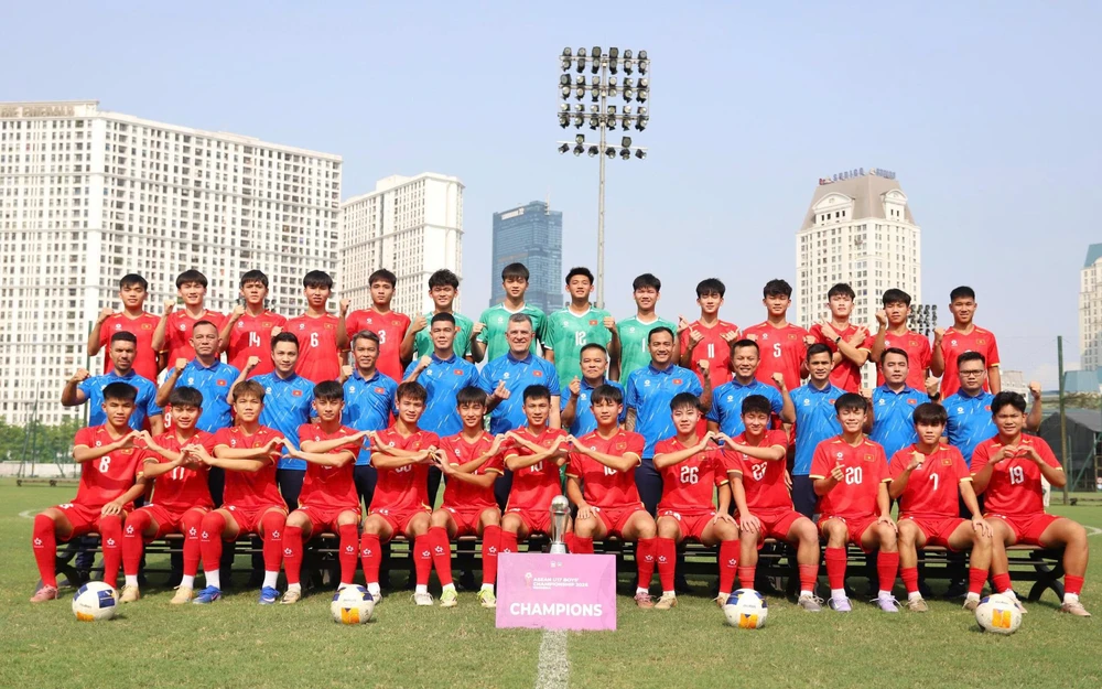 AFF chúc mừng U17 Việt Nam vô địch Đông Nam Á, thầy trò HLV Roland nhận tin vui - Ảnh 1.