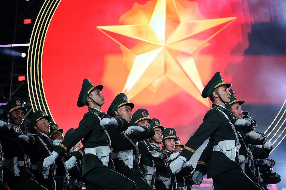 Xúc động, hùng tráng chương trình nghệ thuật đặc biệt “Âm vang Tổ quốc” - Ảnh 2.