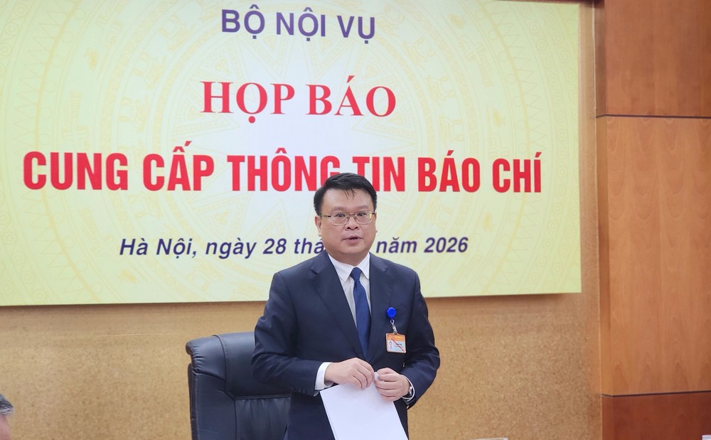 Họp báo Bộ Nội vụ: Bộ Chính trị thống nhất tăng lương mức cơ sở lên 2,53 triệu đồng từ ngày 1/7/2026 - Ảnh 1.