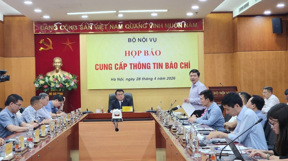 Họp báo Bộ Nội vụ: Bộ Chính trị thống nhất tăng lương mức cơ sở lên 2,53 triệu đồng từ ngày 1/7/2026 - Ảnh 3.