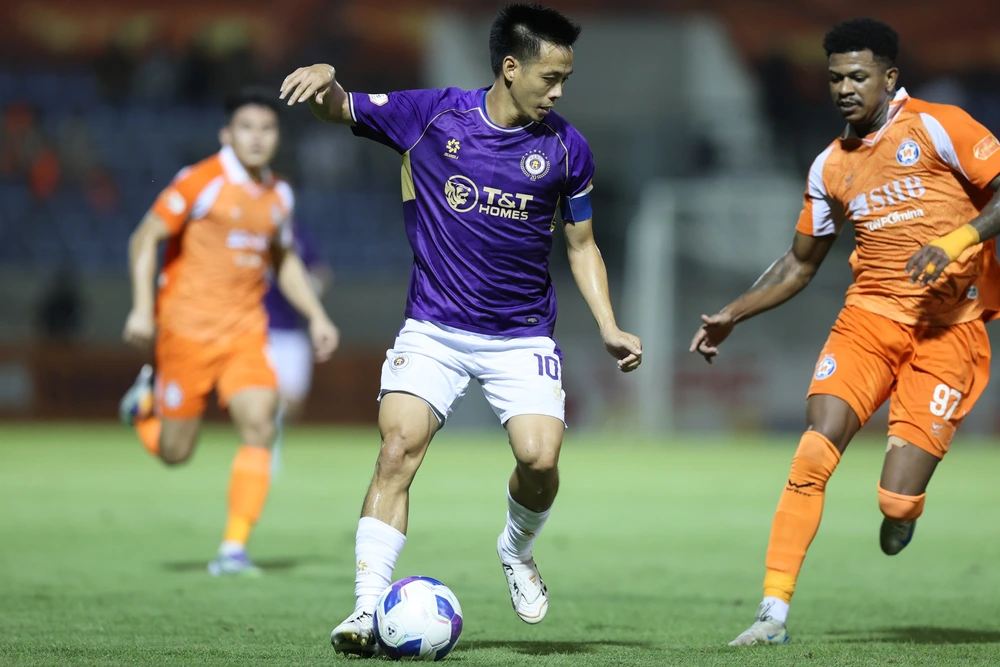 Kịch bản khó lường trên sân Hàng Đẫy - Ảnh 1.