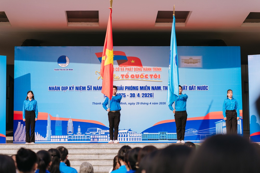 51 năm thống nhất đất nước: Lan tỏa tinh thần yêu nước từ Lễ chào cờ "Tôi yêu Tổ quốc tôi" - Ảnh 1.