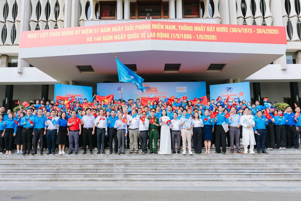 51 năm thống nhất đất nước: Lan tỏa tinh thần yêu nước từ Lễ chào cờ "Tôi yêu Tổ quốc tôi" - Ảnh 4.