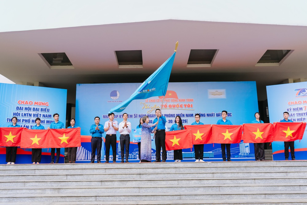 51 năm thống nhất đất nước: Lan tỏa tinh thần yêu nước từ Lễ chào cờ "Tôi yêu Tổ quốc tôi" - Ảnh 2.