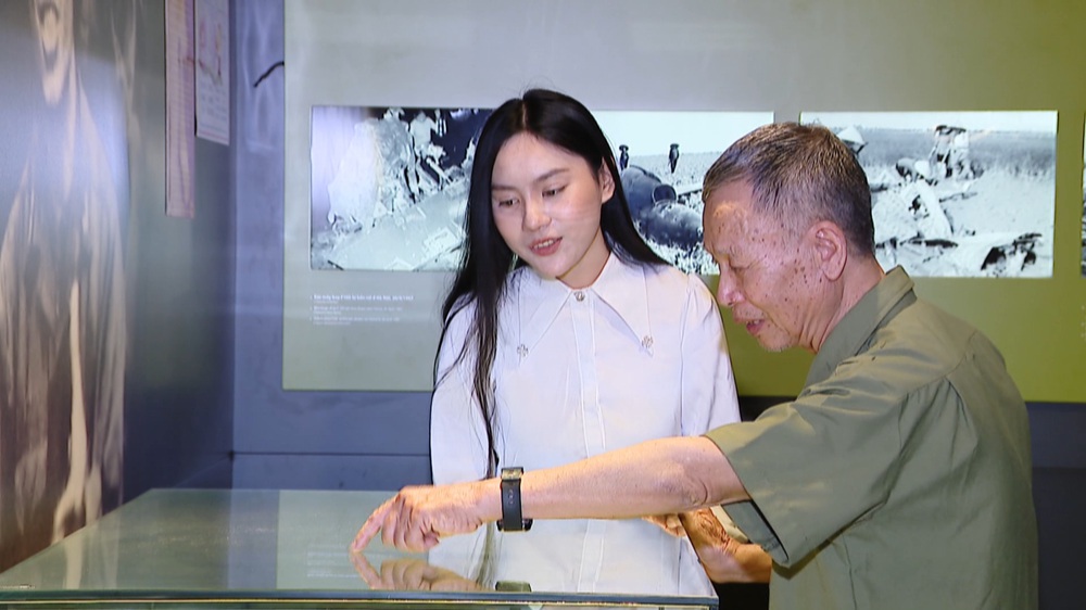 Tình yêu thời chiến qua những 'lá thư không tem' - Ảnh 3.