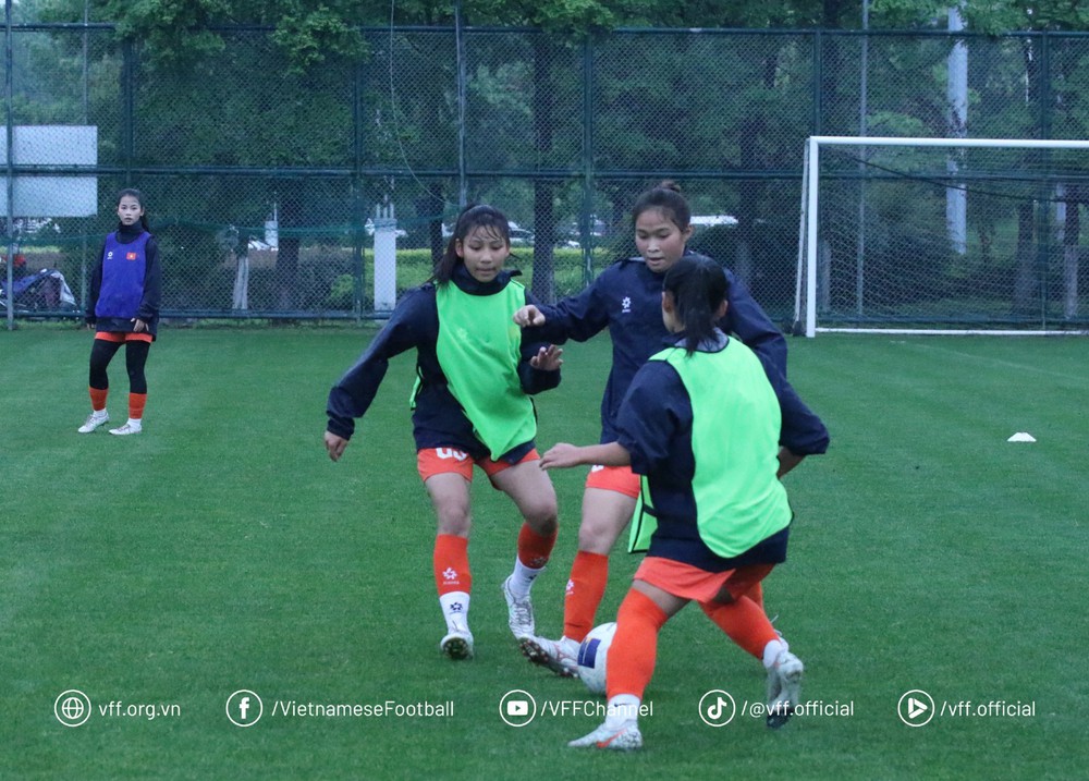 Tin nóng bóng đá Việt hôm nay 30/4: U17 Việt Nam sẵn sàng gặp Thái Lan; Nguyễn Tài Lộc hết mình vì bóng đá Việt Nam - Ảnh 1.