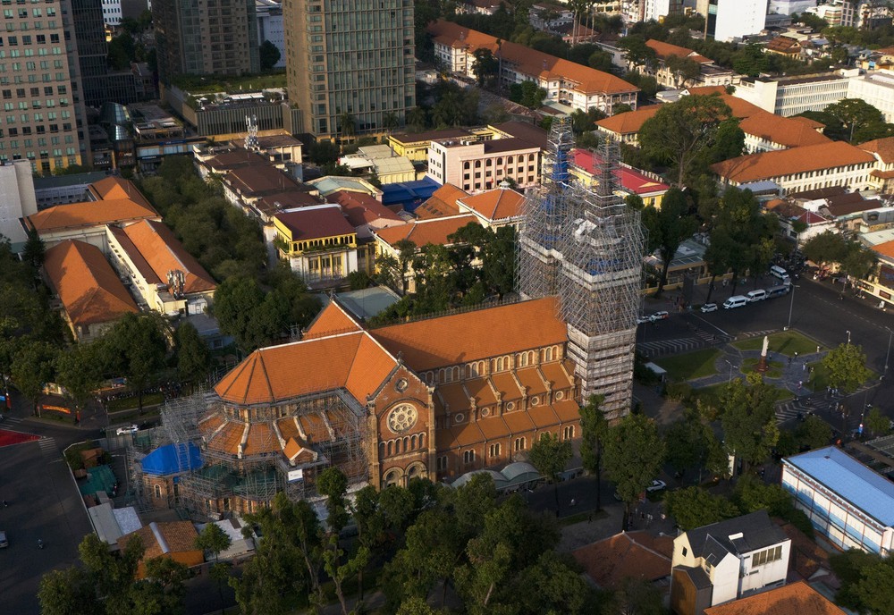 Nắng vàng cuối tháng Tư tôn vinh dấu ấn lịch sử giữa lòng TP. Hồ Chí Minh - Ảnh 5.