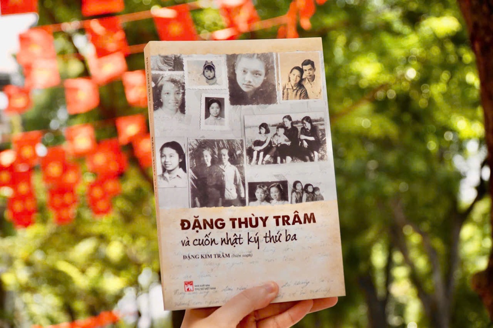 Chiến thắng lịch sử ngày 30/4/1975 qua những trang sách - Ảnh 1.