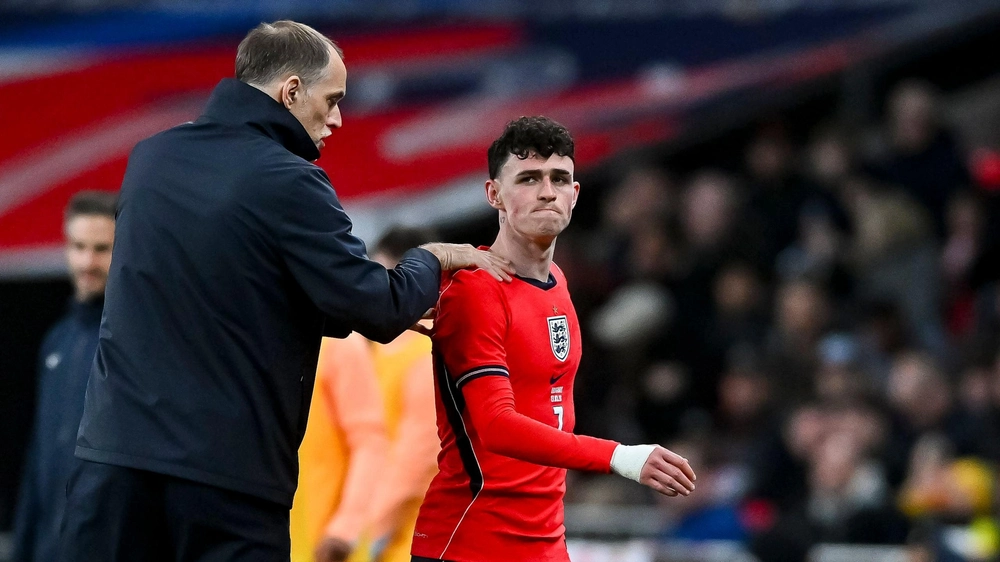 Phil Foden "biến mất" ở Man City lẫn tuyển Anh: Đa năng quá cũng thiệt! - Ảnh 2. Phil Foden "biến mất" ở Man City lẫn tuyển Anh: Đa năng quá cũng thiệt! - Ảnh 2.
