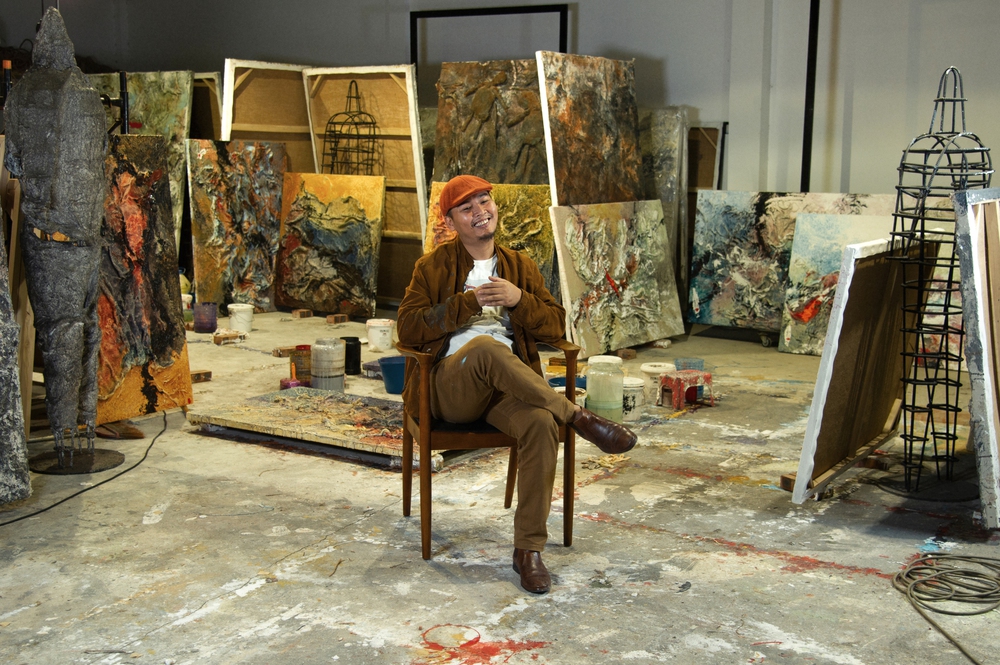 Nghệ sĩ Lê Hữu Hiếu mang triển lãm cá nhân "Tằm" tới Venice Art Biennale lần thứ 61 - Ảnh 2.