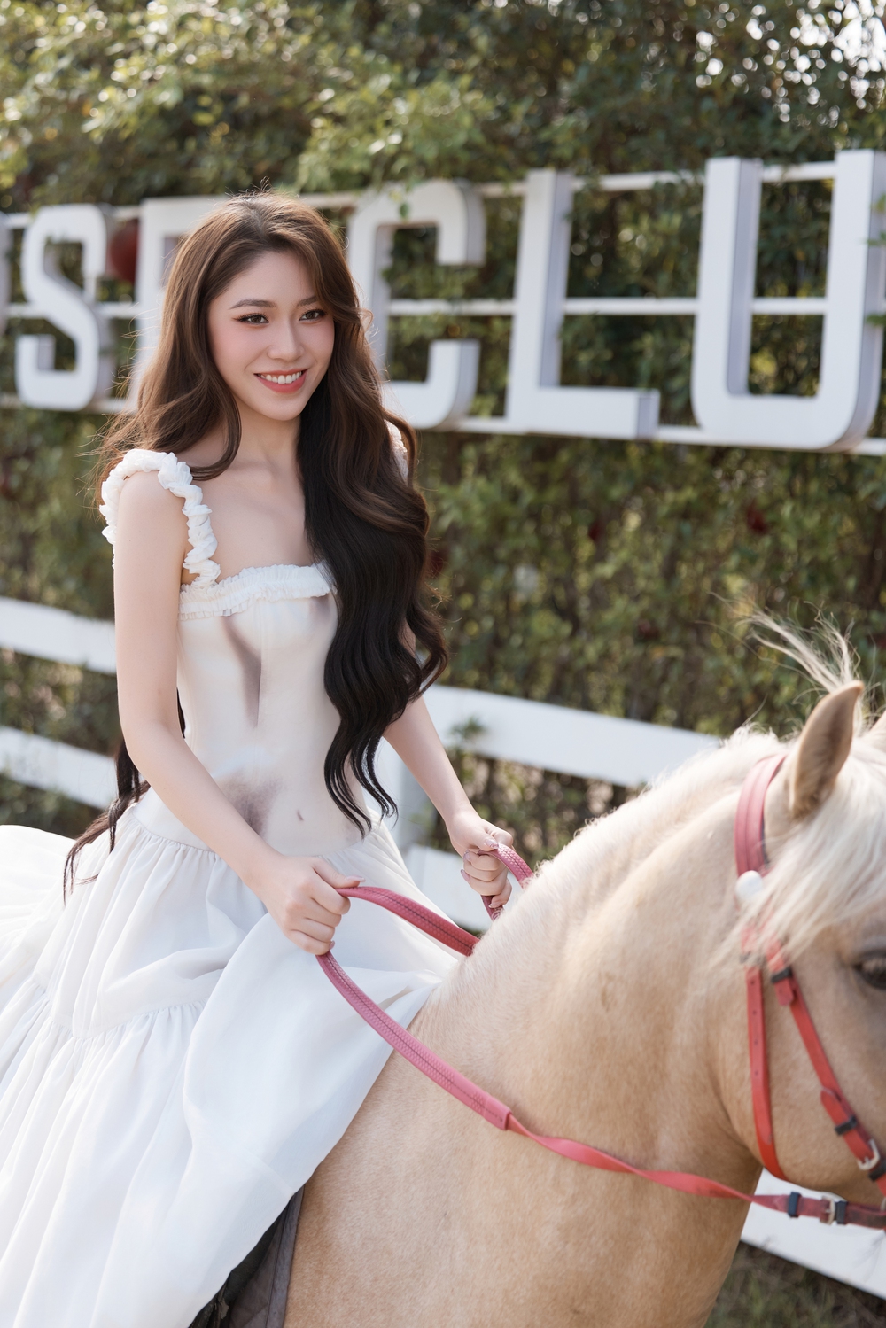 Hoa hậu Thanh Thảo: Nàng hậu Gen Z rèn ý chí từ đam mê cưỡi ngựa - Ảnh 2.