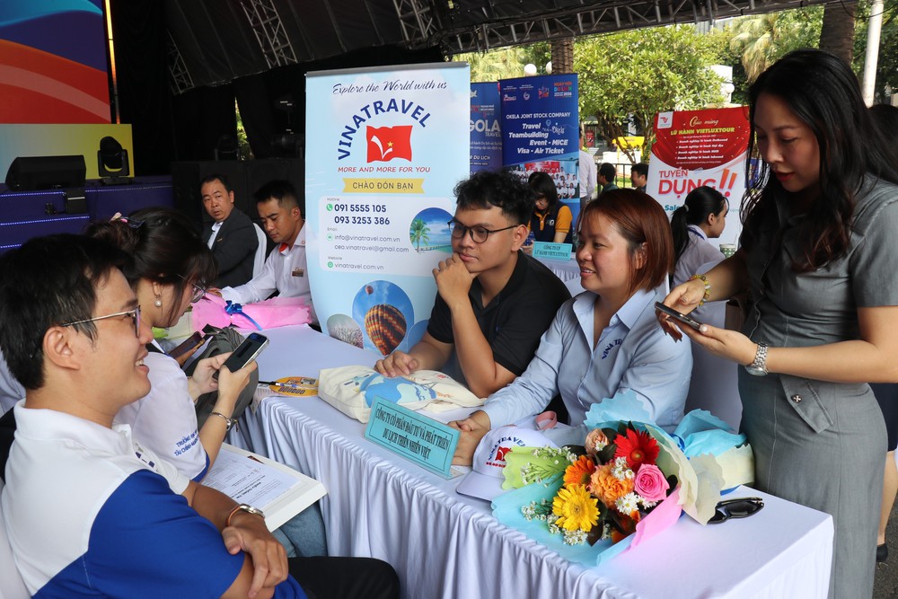 Ngành du lịch Thành phố Hồ Chí Minh tuyển gấp gần 5.000 nhân sự - Ảnh 2.