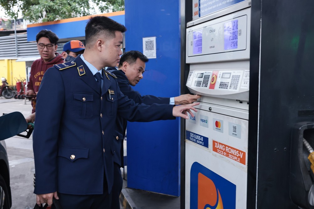 Nguồn cung xăng dầu ổn định, chưa ghi nhận vi phạm trong ngày 3/4 - Ảnh 1.