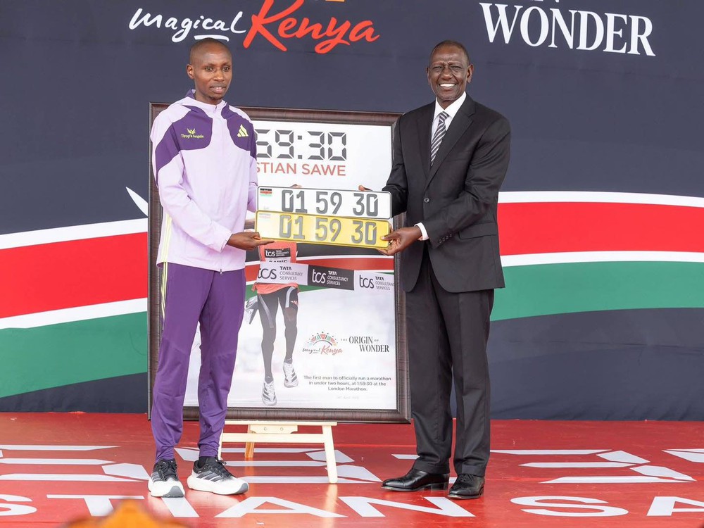 Sabastian Sawe nhận thưởng hơn 300 nghìn USD và được tổng thống Kenya hứa tặng xe hơi mới có biển số mang dòng chữ “01 59 30” – tượng trưng cho thành tích lịch sử anh đạt được tại London