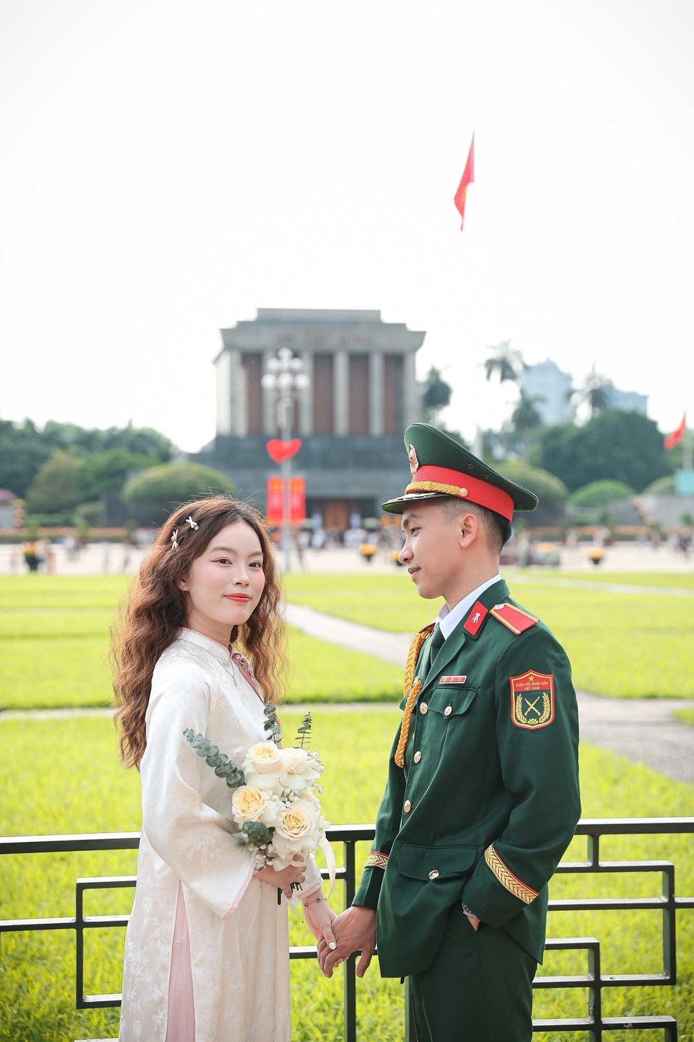 Các di tích, danh thắng tại Hà Nội thu hút đông du khách trong kỳ nghỉ lễ 30/4 - 1/5 - Ảnh 15.