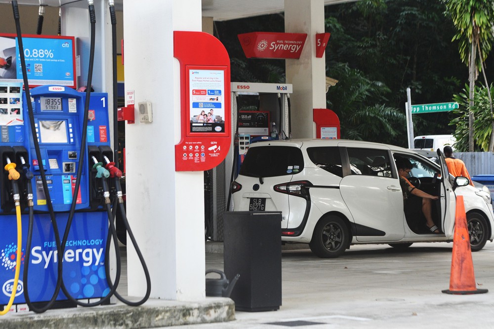 Thị trường diễn biến trái chiều sau quyết định của Fed - Giá vàng giảm xuống mức thấp nhất trong vòng 1 tháng - Ảnh 2.