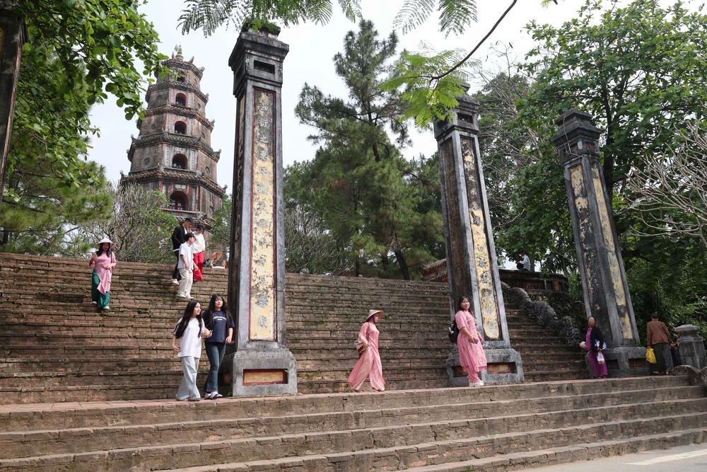 Huế - “miền tĩnh lặng” của du lịch Việt - Ảnh 4.