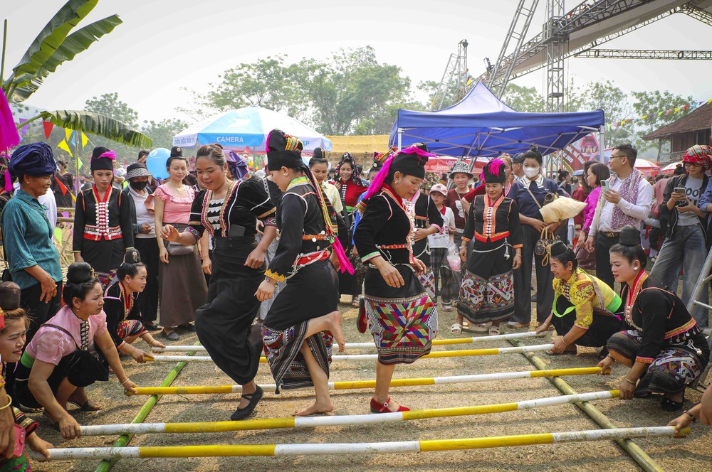 Tưng bừng Lễ hội Tết Té nước của người Lào ở Núa Ngam, tỉnh Điện Biên - Ảnh 8.