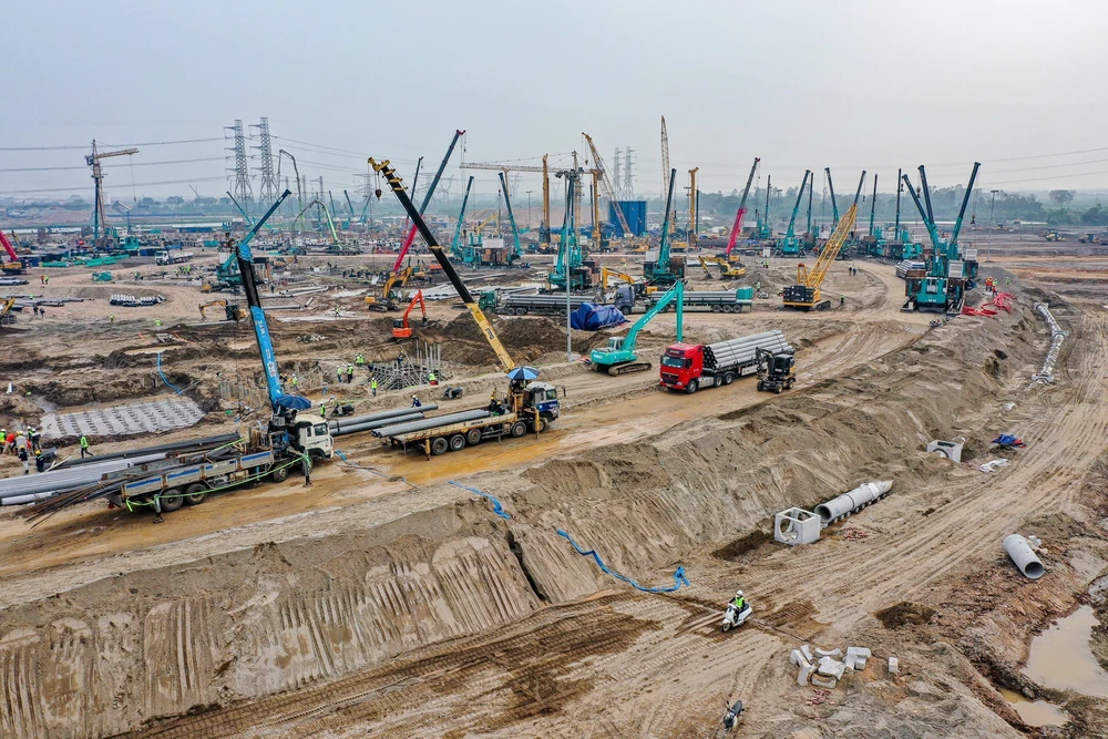 Hà Nội: Nhộn nhịp trên công trường dự án sân vận động Trống Đồng - Ảnh 9.