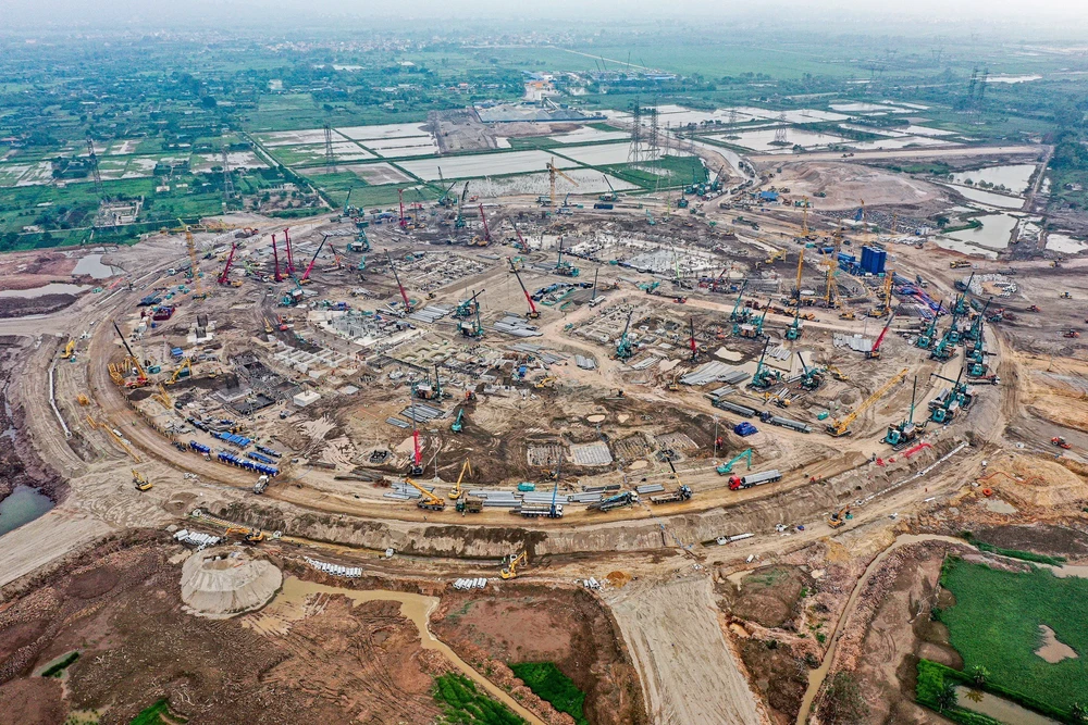 Hà Nội: Nhộn nhịp trên công trường dự án sân vận động Trống Đồng - Ảnh 2.