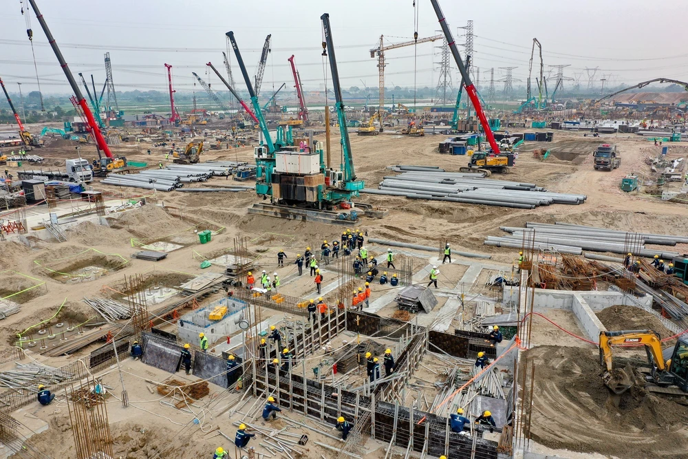 Hà Nội: Nhộn nhịp trên công trường dự án sân vận động Trống Đồng - Ảnh 6.