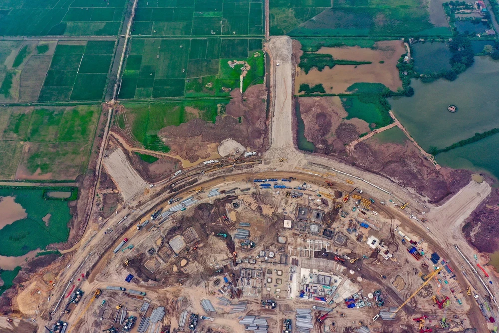 Hà Nội: Nhộn nhịp trên công trường dự án sân vận động Trống Đồng - Ảnh 3.