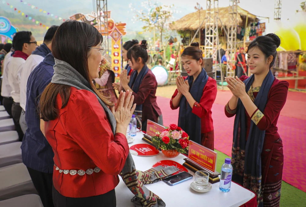 Tưng bừng Lễ hội Tết Té nước của người Lào ở Núa Ngam, tỉnh Điện Biên - Ảnh 3.