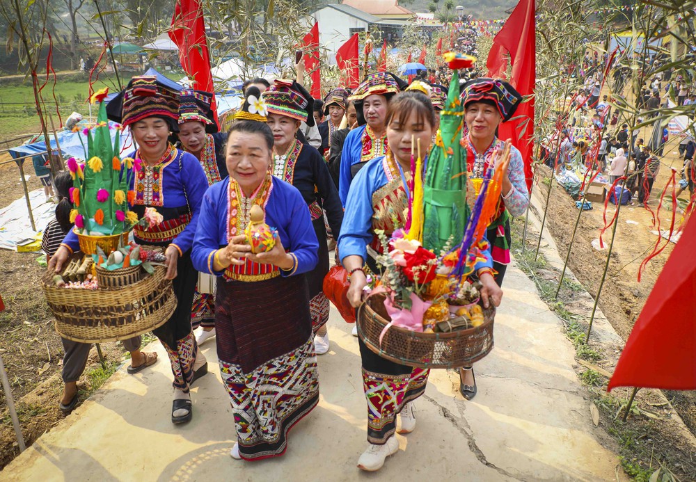 Tưng bừng Lễ hội Tết Té nước của người Lào ở Núa Ngam, tỉnh Điện Biên - Ảnh 1.