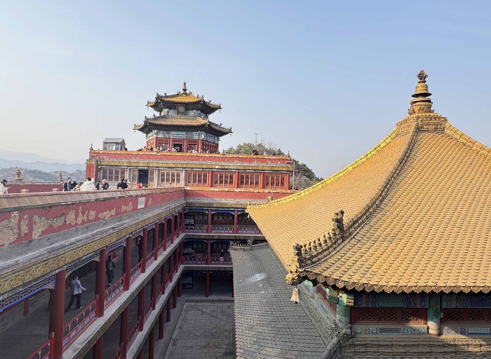 Khám phá 'tiểu cung điện Potala' ở Hà Bắc, Trung Quốc - Ảnh 2.