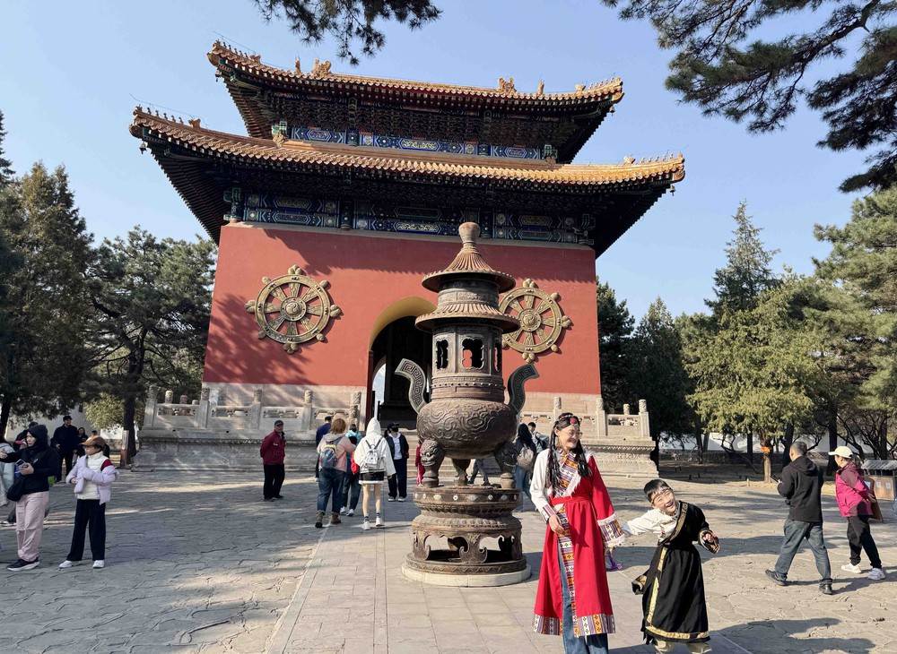 Khám phá 'tiểu cung điện Potala' ở Hà Bắc, Trung Quốc - Ảnh 3.