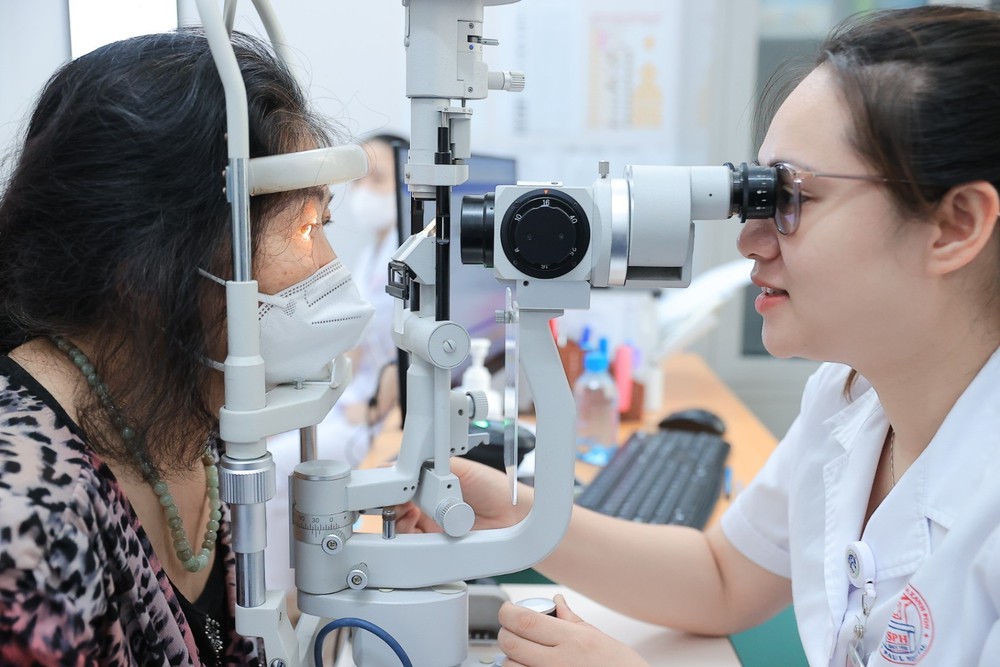 Hà Nội triển khai khám sức khỏe miễn phí cho hàng nghìn người cao tuổi - Ảnh 5.