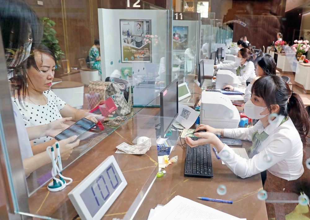 Lãi suất ngân hàng tiếp tục nhích tăng - Ảnh 1.