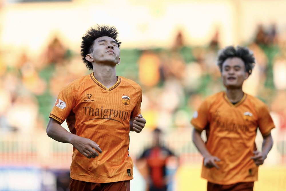 Sao U23 Việt Nam rực sáng, Ninh Bình ngược dòng ngoạn mục trên sân HAGL - Ảnh 1. Ninh Bình