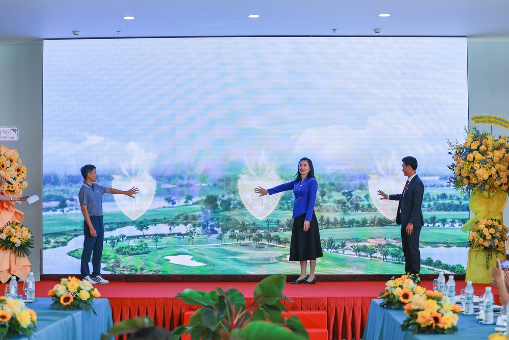 Hơn 300 golfer tranh tài, Royal Cup Series 2026 "đổ bộ" với quỹ thưởng 1,1 tỷ đồng - Ảnh 1. Hơn 300 golfer tranh tài, Royal Cup Series 2026 "đổ bộ" với quỹ thưởng 1,1 tỷ đồng - Ảnh 1.