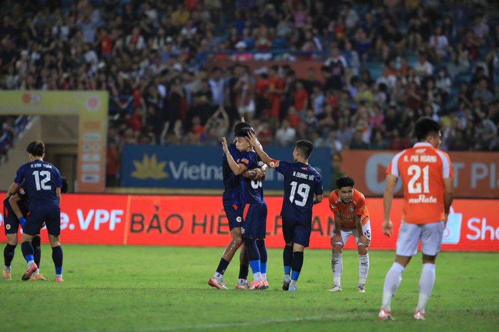 “Tiếp lửa” cho V-League - Ảnh 1. “Tiếp lửa” cho V-League - Ảnh 1.