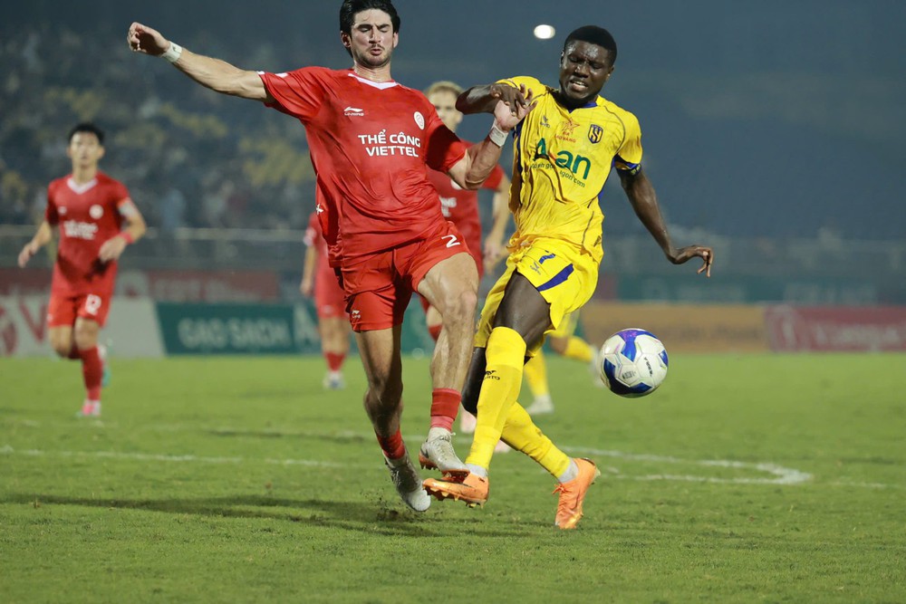 Tin nóng bóng đá Việt hôm nay 6/4: Xuân Son hạnh phúc khi ghi bàn cho CLB Nam Định; HLV Popov không hài lòng về trọng tài - Ảnh 3.