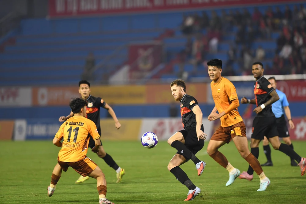 Trung Kiên không cứu nổi HAGL, sao U23 Việt Nam giúp HLV Vũ Tiến Thành thở phào - Ảnh 3. Trung Kiên không cứu nổi HAGL, sao U23 Việt Nam giúp HLV Vũ Tiến Thành thở phào - Ảnh 3.