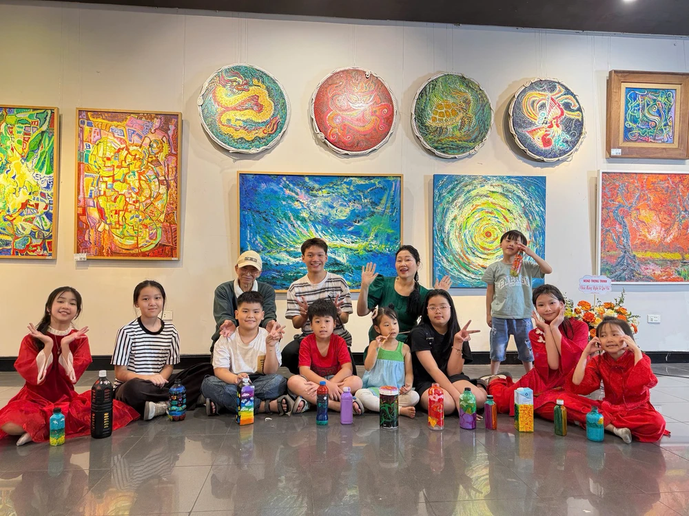 Vui chơi trong thế giới hội họa cùng "bà giáo" Quế Chi và họa sĩ trẻ Nguyễn Đăng Hải Nam - Ảnh 2. Nguyễn Đăng Hải Nam